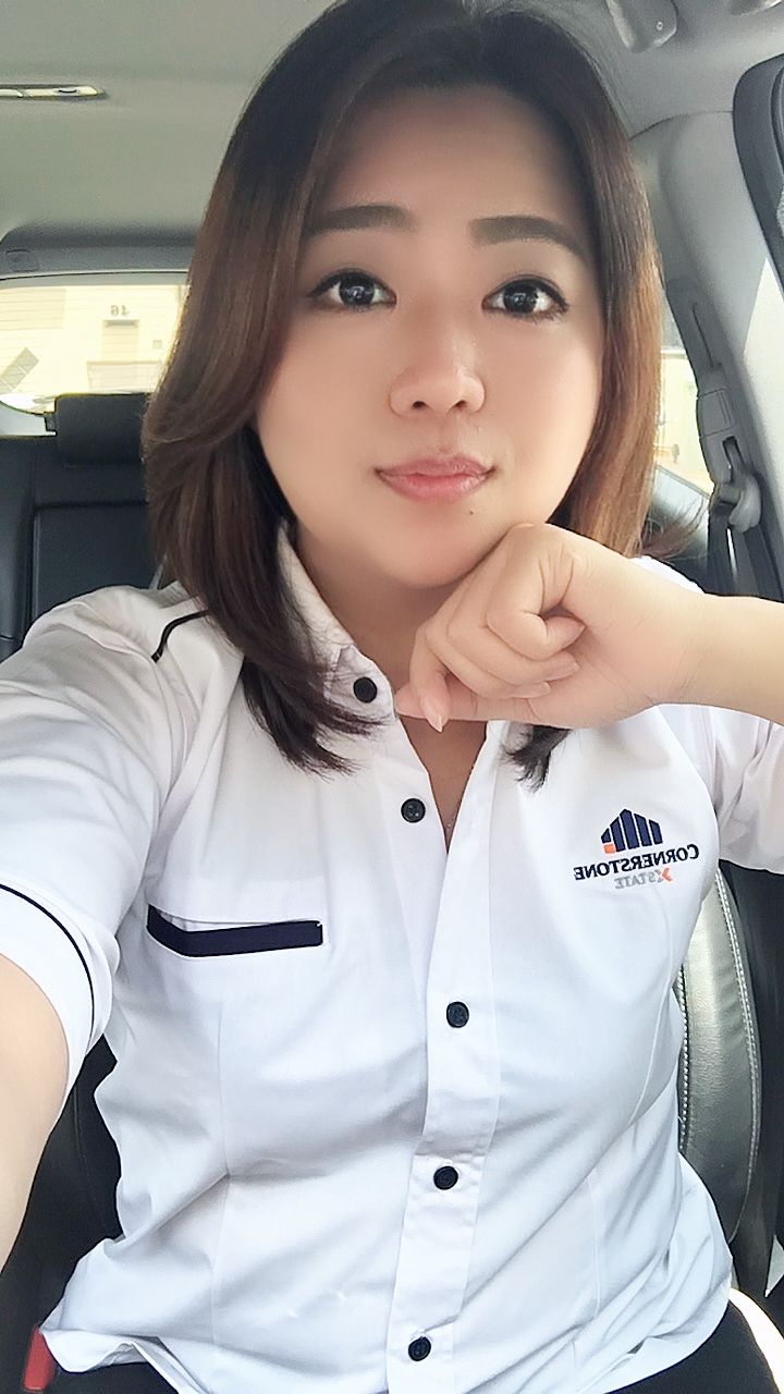 Jennyfer in her official CSX white uniform